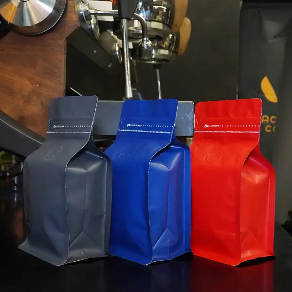 150Gストックコーヒーバッグは青、赤、グレーのカラーオプションがあります