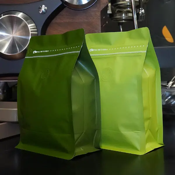 250ブランド化用のGストックコーヒーバッグを複数色で提供しています