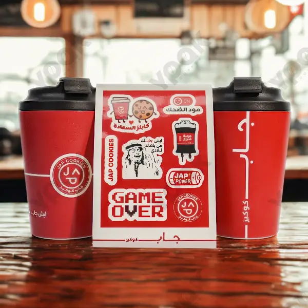 コーヒーブランドのロゴ付きカスタム掃除機カップ, カフェテーブルでの総合的なプレゼンテーション