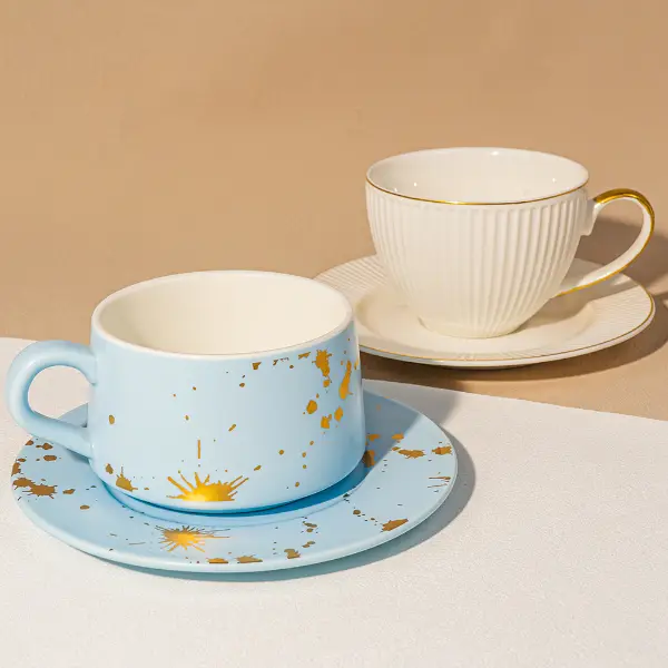 金箔の陶器コーヒーマグカップとお揃いのソーサー, 手作りのグレーズ仕上げ