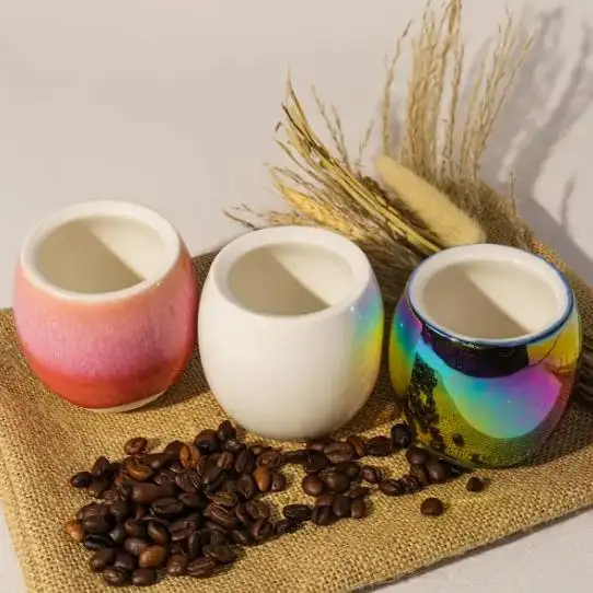 陶器のコーヒーカップ